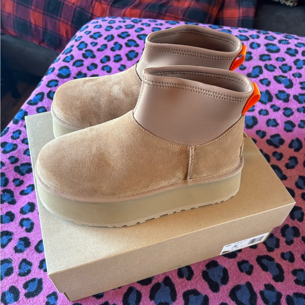 Ugg Classic Mini Dipper Platform Women’s Chestnut Fashion Boots.